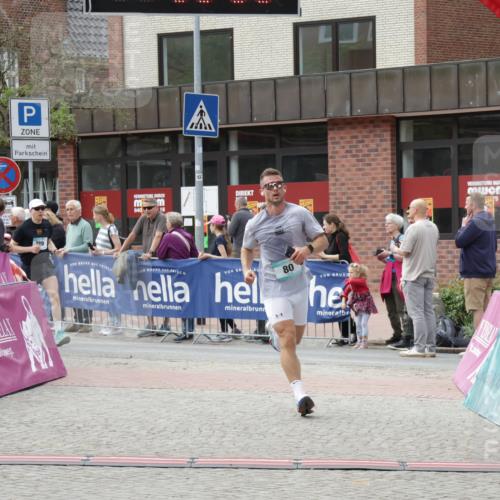 10.05.2026 - 8. Wedeler Halbmarathon Yannick Fuchs http://msf.ph/oto/9725040 10.05.2026 11:38:04 Ziel 80, 789, 2017, 2208 meine-sportfotos.de