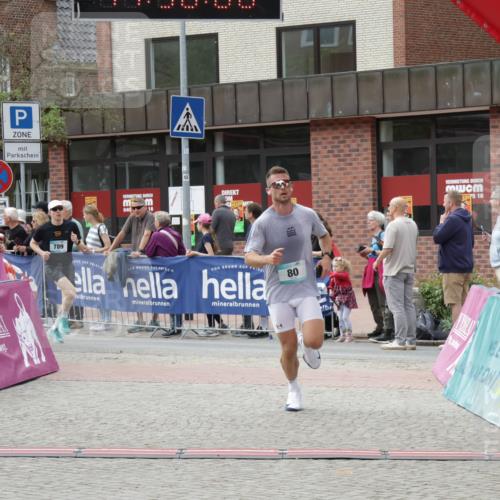 10.05.2026 - 8. Wedeler Halbmarathon Yannick Fuchs http://msf.ph/oto/9725044 10.05.2026 11:38:04 Ziel 80, 789, 2017, 2208 meine-sportfotos.de