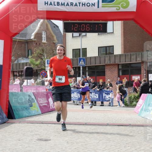 10.05.2026 - 8. Wedeler Halbmarathon Yannick Fuchs http://msf.ph/oto/9725050 10.05.2026 12:06:15 Ziel 68, 90, 187 meine-sportfotos.de