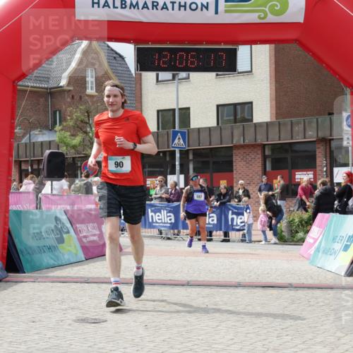 10.05.2026 - 8. Wedeler Halbmarathon Yannick Fuchs http://msf.ph/oto/9725058 10.05.2026 12:06:15 Ziel 68, 90, 187 meine-sportfotos.de