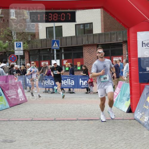 10.05.2026 - 8. Wedeler Halbmarathon Yannick Fuchs http://msf.ph/oto/9725070 10.05.2026 11:38:05 Ziel 80, 789, 2017, 2208 meine-sportfotos.de
