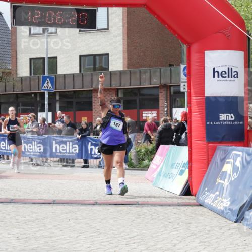 10.05.2026 - 8. Wedeler Halbmarathon Yannick Fuchs http://msf.ph/oto/9725071 10.05.2026 12:06:18 Ziel 90, 187, 1015 meine-sportfotos.de