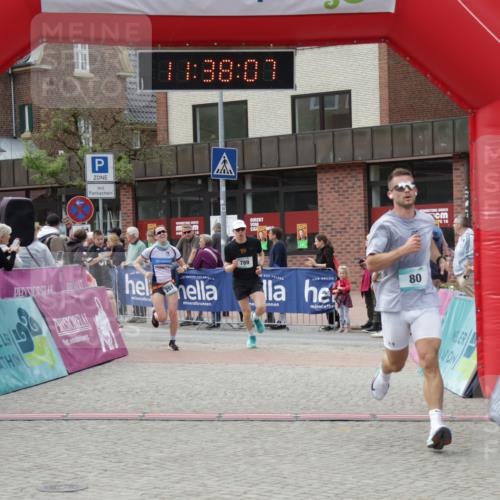 10.05.2026 - 8. Wedeler Halbmarathon Yannick Fuchs http://msf.ph/oto/9725074 10.05.2026 11:38:05 Ziel 80, 789, 2017, 2208 meine-sportfotos.de
