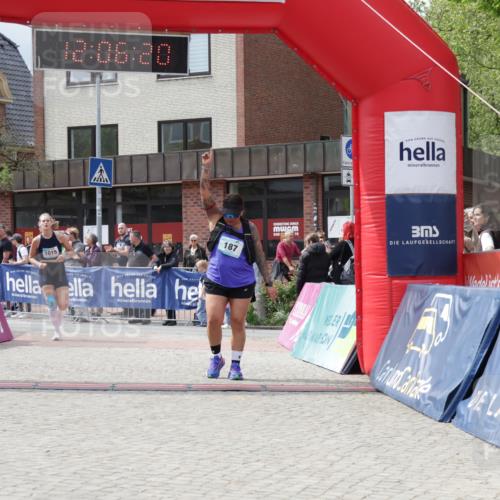10.05.2026 - 8. Wedeler Halbmarathon Yannick Fuchs http://msf.ph/oto/9725079 10.05.2026 12:06:18 Ziel 90, 187, 1015 meine-sportfotos.de