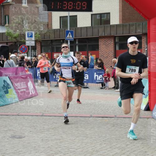 10.05.2026 - 8. Wedeler Halbmarathon Yannick Fuchs http://msf.ph/oto/9725108 10.05.2026 11:38:07 Ziel 80, 81, 657, 789, 2017, 2208 meine-sportfotos.de