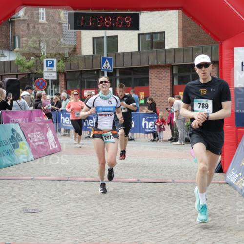 10.05.2026 - 8. Wedeler Halbmarathon Yannick Fuchs http://msf.ph/oto/9725113 10.05.2026 11:38:08 Ziel 80, 81, 657, 789, 2017, 2208 meine-sportfotos.de