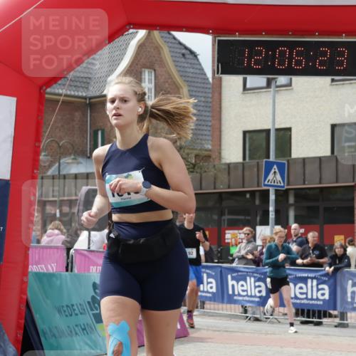 10.05.2026 - 8. Wedeler Halbmarathon Yannick Fuchs http://msf.ph/oto/9725127 10.05.2026 12:06:22 Ziel 187, 192, 1015, 2129 meine-sportfotos.de
