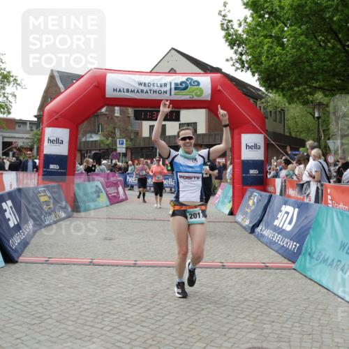 10.05.2026 - 8. Wedeler Halbmarathon Yannick Fuchs http://msf.ph/oto/9725147 10.05.2026 11:38:09 Ziel 80, 81, 657, 789, 2017, 2208 meine-sportfotos.de
