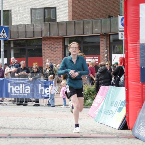 10.05.2026 - 8. Wedeler Halbmarathon Yannick Fuchs http://msf.ph/oto/9725151 10.05.2026 12:06:24 Ziel 187, 192, 1015, 2129 meine-sportfotos.de