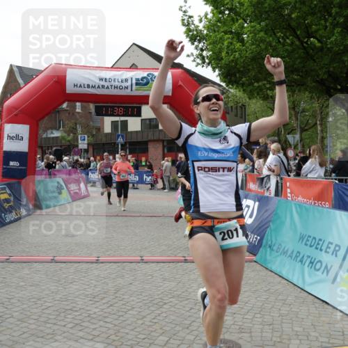 10.05.2026 - 8. Wedeler Halbmarathon Yannick Fuchs http://msf.ph/oto/9725162 10.05.2026 11:38:10 Ziel 80, 81, 657, 789, 2017, 2141, 2208 meine-sportfotos.de