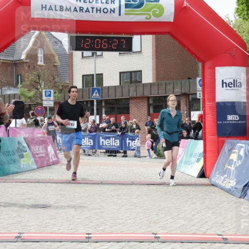 10.05.2026 - 8. Wedeler Halbmarathon Yannick Fuchs http://msf.ph/oto/9725163 10.05.2026 12:06:25 Ziel 192, 1015, 2129 meine-sportfotos.de