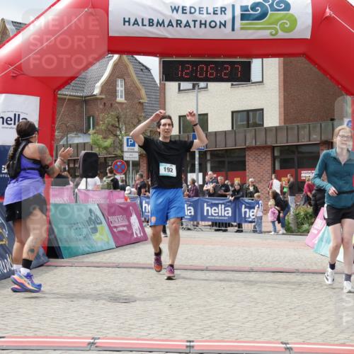 10.05.2026 - 8. Wedeler Halbmarathon Yannick Fuchs http://msf.ph/oto/9725175 10.05.2026 12:06:26 Ziel 192, 1015, 2129 meine-sportfotos.de