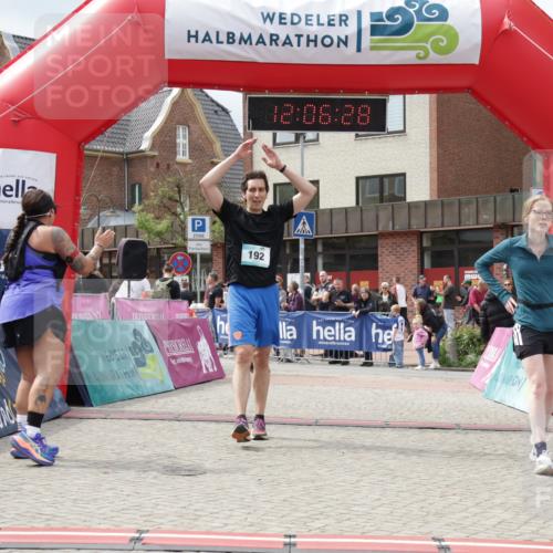 10.05.2026 - 8. Wedeler Halbmarathon Yannick Fuchs http://msf.ph/oto/9725185 10.05.2026 12:06:26 Ziel 192, 1015, 2129 meine-sportfotos.de