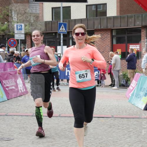 10.05.2026 - 8. Wedeler Halbmarathon Yannick Fuchs http://msf.ph/oto/9725191 10.05.2026 11:38:11 Ziel 80, 81, 657, 789, 2017, 2141, 2145, 2208 meine-sportfotos.de