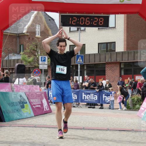 10.05.2026 - 8. Wedeler Halbmarathon Yannick Fuchs http://msf.ph/oto/9725193 10.05.2026 12:06:26 Ziel 192, 1015, 2129 meine-sportfotos.de