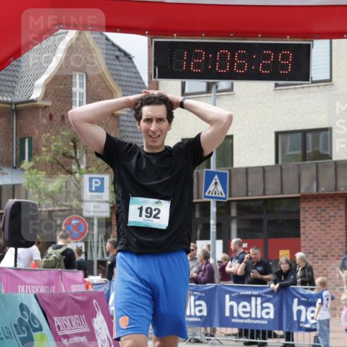 10.05.2026 - 8. Wedeler Halbmarathon Yannick Fuchs http://msf.ph/oto/9725198 10.05.2026 12:06:27 Ziel 192, 2129, 2245 meine-sportfotos.de
