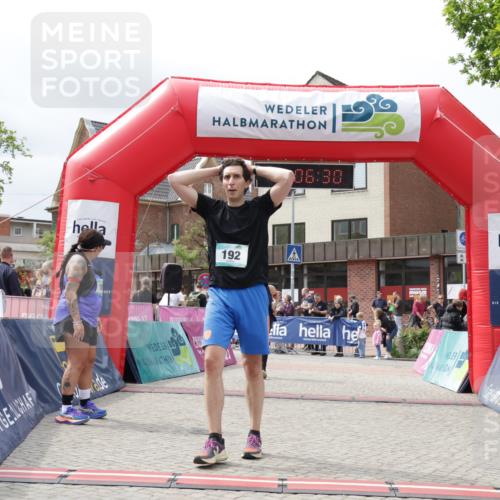 10.05.2026 - 8. Wedeler Halbmarathon Yannick Fuchs http://msf.ph/oto/9725214 10.05.2026 12:06:28 Ziel 192, 2129, 2245 meine-sportfotos.de