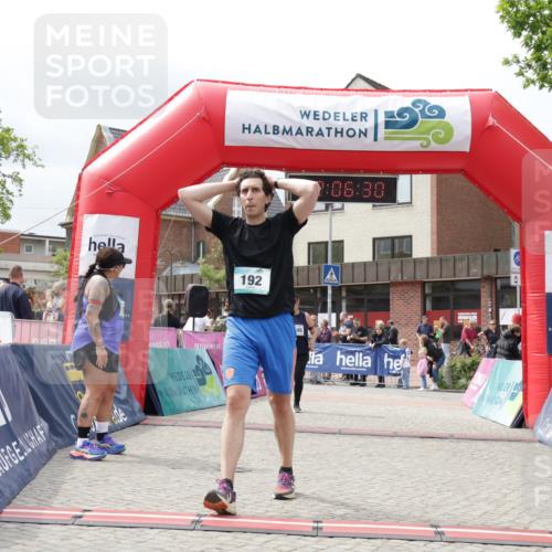 10.05.2026 - 8. Wedeler Halbmarathon Yannick Fuchs http://msf.ph/oto/9725217 10.05.2026 12:06:28 Ziel 192, 2129, 2245 meine-sportfotos.de