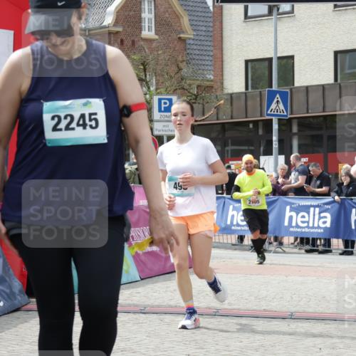 10.05.2026 - 8. Wedeler Halbmarathon Yannick Fuchs http://msf.ph/oto/9725276 10.05.2026 12:06:35 Ziel 495, 2105, 2245 meine-sportfotos.de