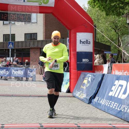 10.05.2026 - 8. Wedeler Halbmarathon Yannick Fuchs http://msf.ph/oto/9725290 10.05.2026 12:06:39 Ziel 495, 2105 meine-sportfotos.de