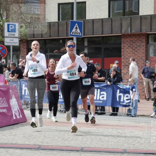 10.05.2026 - 8. Wedeler Halbmarathon Yannick Fuchs http://msf.ph/oto/9725314 10.05.2026 12:06:44 Ziel 484, 485, 958, 959, 2105 meine-sportfotos.de