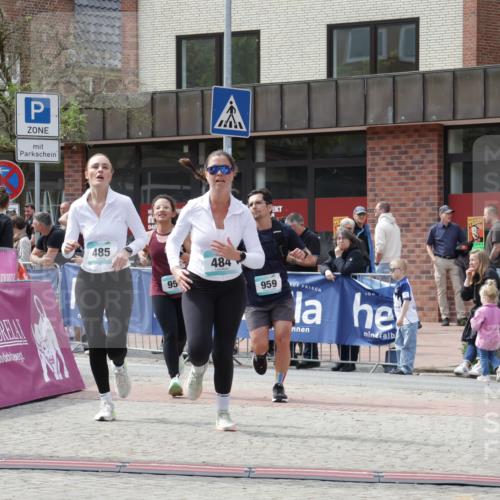 10.05.2026 - 8. Wedeler Halbmarathon Yannick Fuchs http://msf.ph/oto/9725318 10.05.2026 12:06:44 Ziel 484, 485, 958, 959, 2105 meine-sportfotos.de
