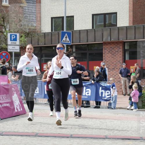 10.05.2026 - 8. Wedeler Halbmarathon Yannick Fuchs http://msf.ph/oto/9725323 10.05.2026 12:06:44 Ziel 484, 485, 958, 959, 2105 meine-sportfotos.de