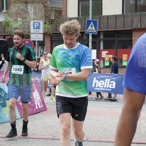 10.05.2026 - 8. Wedeler Halbmarathon Yannick Fuchs http://msf.ph/oto/9725325 10.05.2026 11:38:19 Ziel 146, 582, 768, 922, 1045, 2141, 2145 meine-sportfotos.de