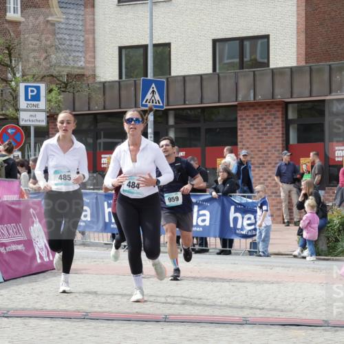 10.05.2026 - 8. Wedeler Halbmarathon Yannick Fuchs http://msf.ph/oto/9725327 10.05.2026 12:06:44 Ziel 484, 485, 958, 959, 2105 meine-sportfotos.de