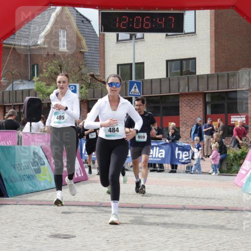 10.05.2026 - 8. Wedeler Halbmarathon Yannick Fuchs http://msf.ph/oto/9725341 10.05.2026 12:06:45 Ziel 313, 484, 485, 958, 959 meine-sportfotos.de