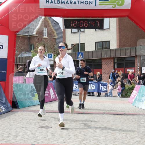 10.05.2026 - 8. Wedeler Halbmarathon Yannick Fuchs http://msf.ph/oto/9725351 10.05.2026 12:06:45 Ziel 313, 484, 485, 958, 959 meine-sportfotos.de