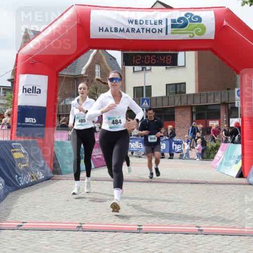 10.05.2026 - 8. Wedeler Halbmarathon Yannick Fuchs http://msf.ph/oto/9725363 10.05.2026 12:06:46 Ziel 313, 484, 485, 958, 959 meine-sportfotos.de