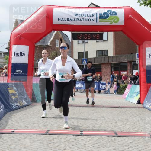 10.05.2026 - 8. Wedeler Halbmarathon Yannick Fuchs http://msf.ph/oto/9725367 10.05.2026 12:06:46 Ziel 313, 484, 485, 958, 959 meine-sportfotos.de