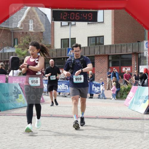 10.05.2026 - 8. Wedeler Halbmarathon Yannick Fuchs http://msf.ph/oto/9725374 10.05.2026 12:06:47 Ziel 313, 484, 485, 958, 959 meine-sportfotos.de