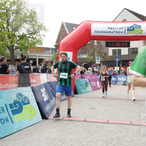 10.05.2026 - 8. Wedeler Halbmarathon Yannick Fuchs http://msf.ph/oto/9725376 10.05.2026 11:38:21 Ziel 146, 360, 582, 768, 922, 1045, 2040, 2145 meine-sportfotos.de