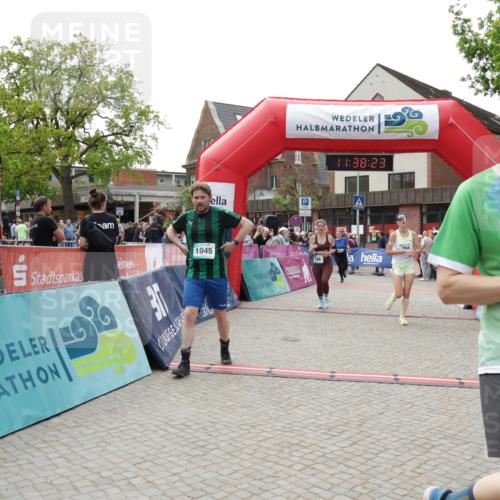 10.05.2026 - 8. Wedeler Halbmarathon Yannick Fuchs http://msf.ph/oto/9725379 10.05.2026 11:38:22 Ziel 146, 360, 582, 768, 922, 1045, 2040 meine-sportfotos.de