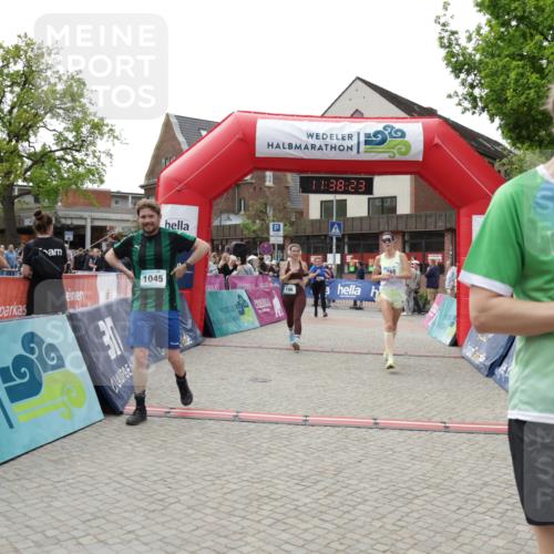 10.05.2026 - 8. Wedeler Halbmarathon Yannick Fuchs http://msf.ph/oto/9725384 10.05.2026 11:38:22 Ziel 146, 360, 582, 768, 922, 1045, 2040 meine-sportfotos.de