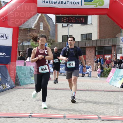 10.05.2026 - 8. Wedeler Halbmarathon Yannick Fuchs http://msf.ph/oto/9725385 10.05.2026 12:06:48 Ziel 313, 484, 485, 958, 959 meine-sportfotos.de