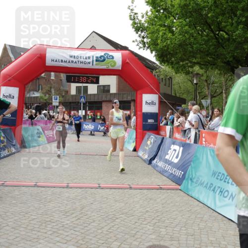 10.05.2026 - 8. Wedeler Halbmarathon Yannick Fuchs http://msf.ph/oto/9725390 10.05.2026 11:38:22 Ziel 146, 360, 582, 768, 922, 1045, 2040 meine-sportfotos.de