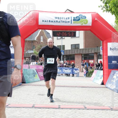 10.05.2026 - 8. Wedeler Halbmarathon Yannick Fuchs http://msf.ph/oto/9725407 10.05.2026 12:06:51 Ziel 313, 484, 485, 631, 958, 959 meine-sportfotos.de