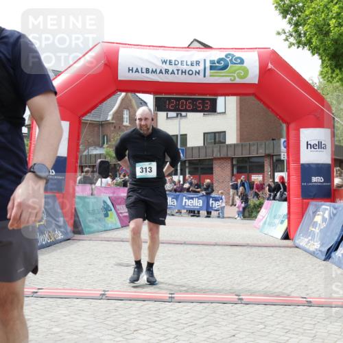 10.05.2026 - 8. Wedeler Halbmarathon Yannick Fuchs http://msf.ph/oto/9725415 10.05.2026 12:06:51 Ziel 313, 484, 485, 631, 958, 959 meine-sportfotos.de