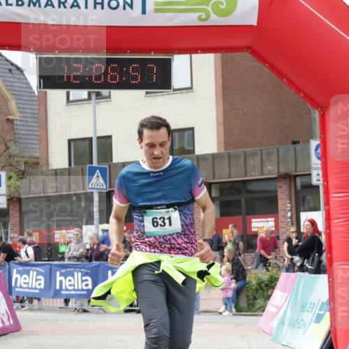 10.05.2026 - 8. Wedeler Halbmarathon Yannick Fuchs http://msf.ph/oto/9725456 10.05.2026 12:06:55 Ziel 313, 399, 631 meine-sportfotos.de