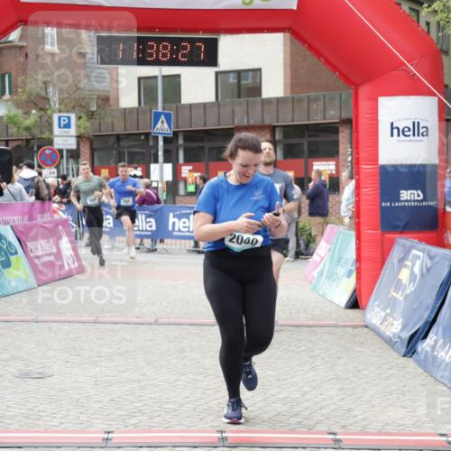10.05.2026 - 8. Wedeler Halbmarathon Yannick Fuchs http://msf.ph/oto/9725462 10.05.2026 11:38:25 Ziel 146, 360, 688, 765, 768, 1045, 2040 meine-sportfotos.de