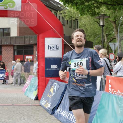 10.05.2026 - 8. Wedeler Halbmarathon Yannick Fuchs http://msf.ph/oto/9725486 10.05.2026 11:38:27 Ziel 146, 360, 688, 765, 768, 2040 meine-sportfotos.de