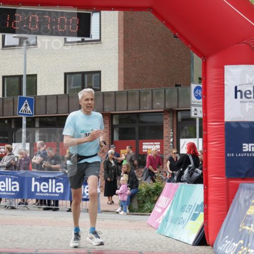 10.05.2026 - 8. Wedeler Halbmarathon Yannick Fuchs http://msf.ph/oto/9725490 10.05.2026 12:06:59 Ziel 399, 631 meine-sportfotos.de