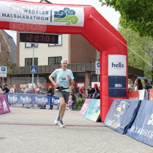 10.05.2026 - 8. Wedeler Halbmarathon Yannick Fuchs http://msf.ph/oto/9725502 10.05.2026 12:06:59 Ziel 399, 631 meine-sportfotos.de