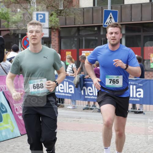 10.05.2026 - 8. Wedeler Halbmarathon Yannick Fuchs http://msf.ph/oto/9725504 10.05.2026 11:38:28 Ziel 360, 425, 688, 765, 2040 meine-sportfotos.de