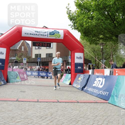 10.05.2026 - 8. Wedeler Halbmarathon Yannick Fuchs http://msf.ph/oto/9725508 10.05.2026 12:06:59 Ziel 399, 631 meine-sportfotos.de