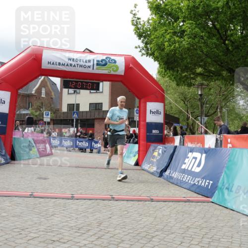 10.05.2026 - 8. Wedeler Halbmarathon Yannick Fuchs http://msf.ph/oto/9725513 10.05.2026 12:06:59 Ziel 399, 631 meine-sportfotos.de