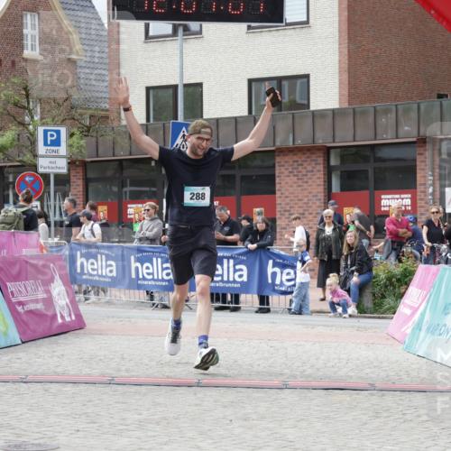 10.05.2026 - 8. Wedeler Halbmarathon Yannick Fuchs http://msf.ph/oto/9725531 10.05.2026 12:07:05 Ziel 288, 399 meine-sportfotos.de